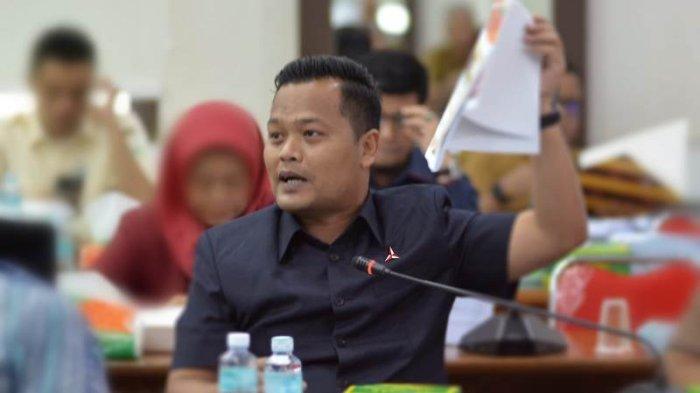 Ketua Fraksi Partai Demokrat di DPRA, Nurdiansyah Alasta, meminta Pemerintah Aceh melalui Dinas Kelautan dan Perikanan atau DKP Aceh segera membantu petani budidaya ikan mas dan mujair di Aceh Tenggara yang diserang penyakit hingga sebagian besar mati.