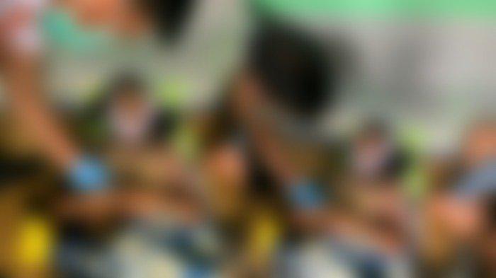 Seorang pemuda bernama Sawaludin (29) meninggal dunia dalam pelukan kekasihnya di sebuah indekos di Kota Kendari, Provinsi Sulawesi Tenggara (Sultra). Sawaludin meninggal dunia usai mengeluh kedinginan lalu dipeluk pacarnya berinisial YF sambil dibacakan ayat suci Alquran pada Sabtu (4/6/2022) sekira pukul 05.30 Wita.