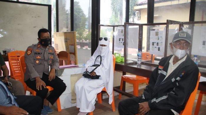 Sosok wanita misterius yang meresahkan warga diamankan jajaran Polres Pringsewu, Lampung.