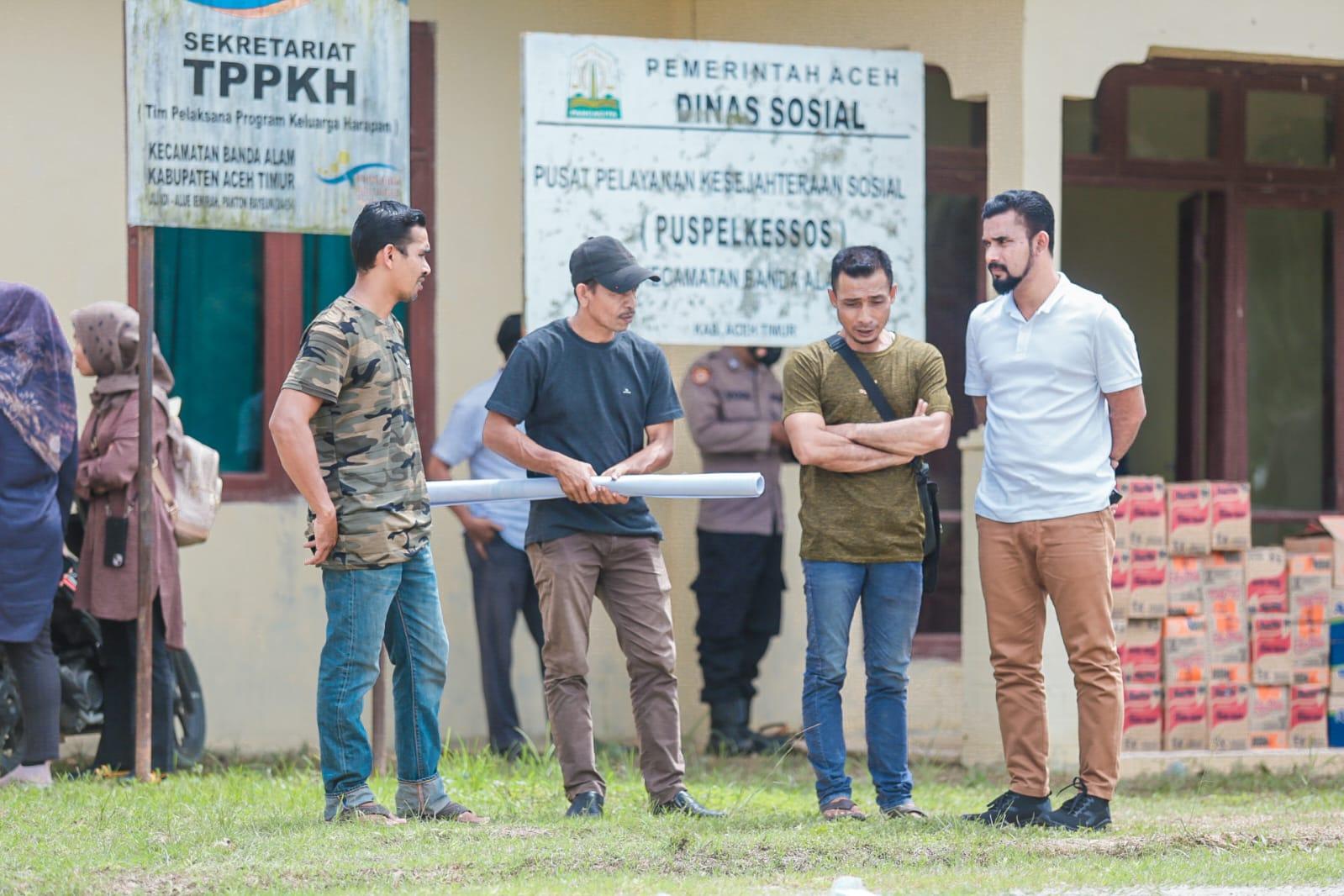 Iskandar Al-Farlaky, Antar Bantuan Untuk Korban Banjir