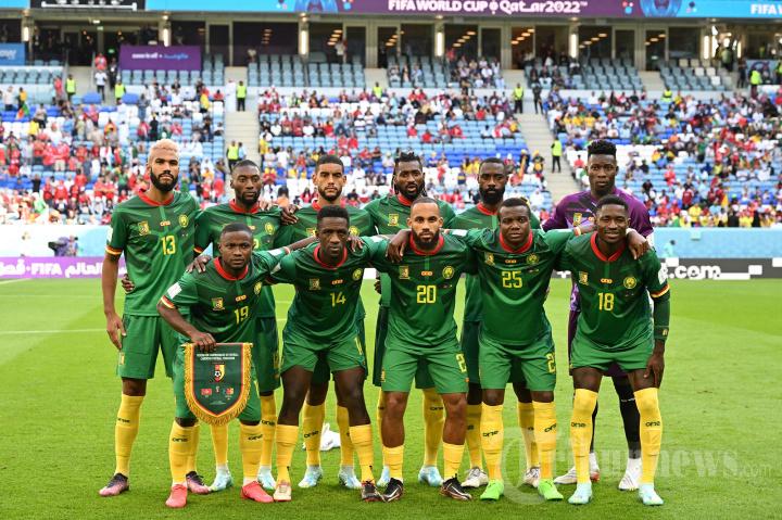 Tim Kamerun berpose sebelum pertandingan sepak bola Grup G Piala Dunia 2022 Qatar antara Swiss dan Kamerun di Stadion Al-Janoub di Al-Wakrah, selatan Doha pada 24 November 2022.
