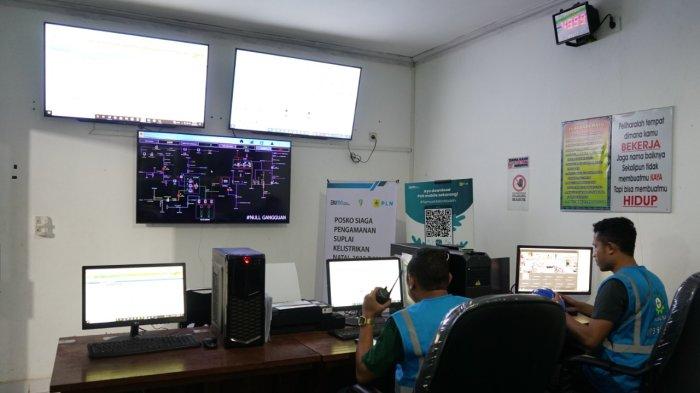 PASCA GEMPA: PLN UP3 Saumlaki tengah memantau jaringan kelistrikan di daerah tersebut.