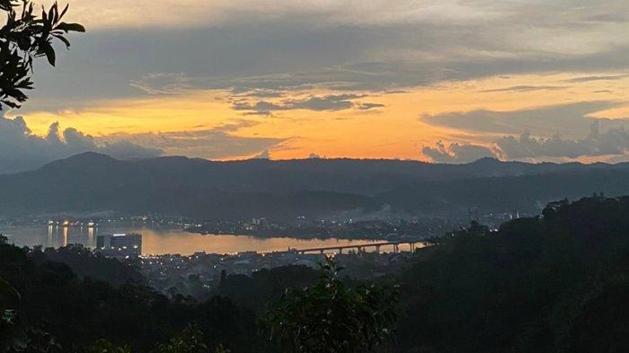 Landscape Jembatan Merah Putih - Kota Ambon dari Root Caffee.