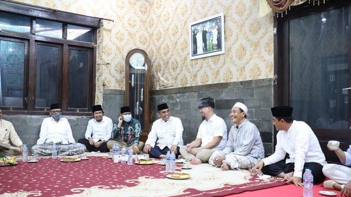 Memperingati Hari Santri Nasional, yang jatuh pada 22 Oktober 2021, Sekjen Partai Gerindra yang sekaligus Wakil Ketua MPR RI, Ahmad Muzani, bersilaturahmi ke sejumlah pondok pesantren (Ponpes) di wilayah Jawa Timur, Kamis (21/10/2021).