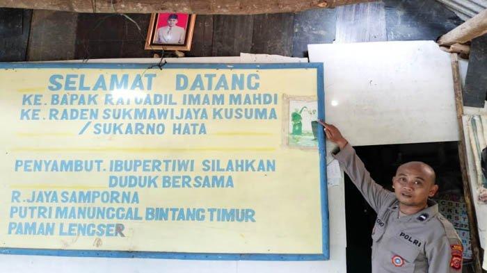 Sebuah rumah di Kampung Cikeruh RT28/13 Dusun Liosari, Desa Mulyasejati, Kecamatan Ciampel, Kabupaten Karawang didatangi Muspika Ciampel pada Selasa (29/11/2022), karena dibut-sdebut sebagai lokasi pembuatan video Ratu Adil Imam Mahdi yang viral di Karawang.