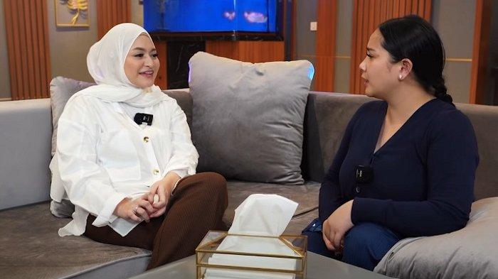 Tangkapan layar Nagita Slavina berbincang dengan Nathalie Holscher