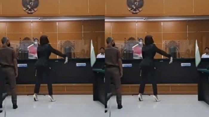 Nikita Mirzani melempatkan map berisikan surat kesehatannya dari dokter