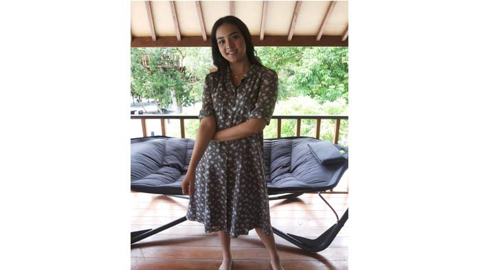 Anya Geraldine saat ditemui disela syuting film 'Rembulan Tenggelam di Wajahmu' di Pulau Leebong, Jumat (7/9). (pos belitung/tedja pramana)