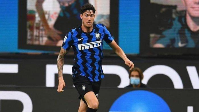Alessandro Bastoni saat berseragam Inter Milan. Bek 23 tahun itu berani menolak tawaran klub besar dari Liga Inggris, alasannya dia ingin bertahan lebih lama di Nerazzurri.