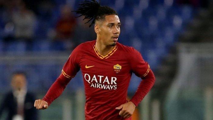 Chris Smalling saat berseragam AS Roma. Pemain 30 tahun itu sedang dirumorkan merapat ke Inter Milan. Namun Smalling bisa saja ditolak oleh Interisti diseluruh dunia lantaran takut dia penerus Harry Maguire.