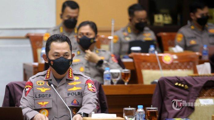 Kapolri Jenderal Pol Listyo Sigit Prabowo bersiap mengikuti rapat dengar pendapat (RDP) dengan Komisi III DPR RI di Kompleks Parlemen, Senayan, Jakarta Pusat, Rabu (24/8/2022). Kapolri mengungkap mantan Kadiv Propam Ferdy Sambo merancang pembunuhan terhadap ajudannya Brigadir J dari rumah pribadi di Jalan Saguling, Jakarta Selatan.