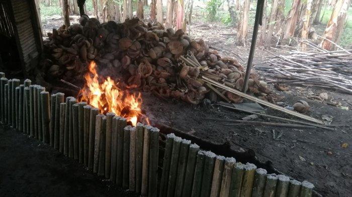 Lemang bambu yang dimasak dengan cara dibakar
