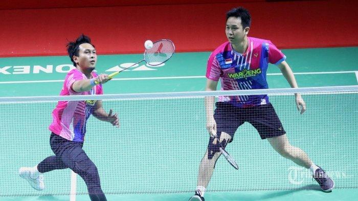 Mohammad Ahsan dan Hendra Setiawan. Hasil Malaysia Masters 2022, Mohammad Ahsan/Hendra Setiawan sukses mengalahkan Tan Kiang Meng/Tan Wee Kiong dengan 21-18 dan 21-13, Selasa (5/7/2022).
