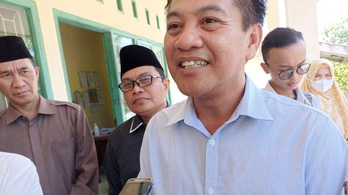 Wakil Ketua Komisi I DPRD Kota Bengkulu, Elvin Yanuar saat diwawancarai disela sidak ke pustu yang ada di dalam Kota Bengkulu, Senin (28/3/2022)