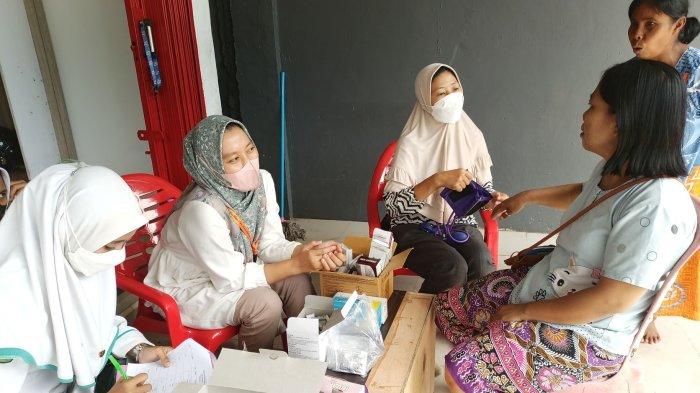 Akibat banjir yang melanda sejak Selasa (30/8/2022) kemarin, warga RT 08 RW 02 Kelurahan Sukamerindu Kota Bengkulu mulai terserang penyakit gatal-gatal dan batuk pilek.Â
