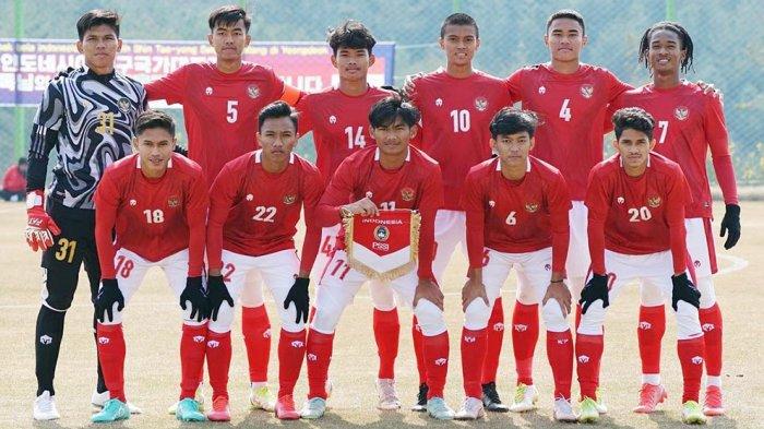 Alfriyanto Nico (kiri depan) bersama skuad timnas Indonesia U-19 saat jalani TC di Korsel