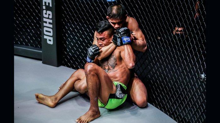 Eko Roni Saputra berhasil membalas dendam dua kekalahan petarung asal Indonesia setelah mengalahkan Chan Rothana (Thailand) melalui submission (rear-naked choke) pada menit 1:34 ronde pertama