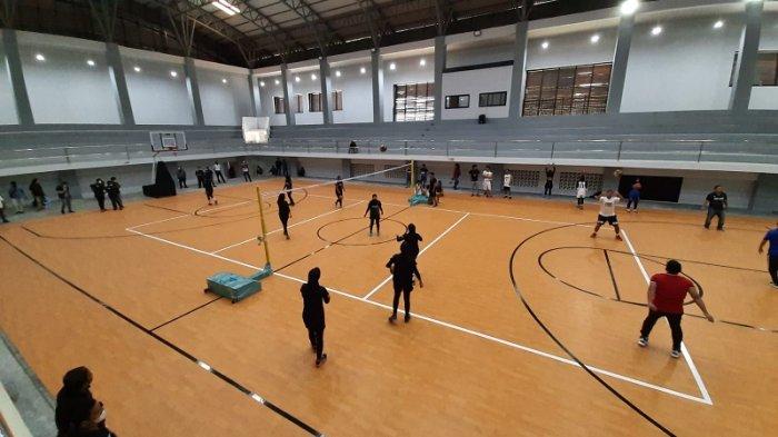 Gelanggang Olahraga (GOR) Kota Depok yang dapat dimanfaatkan cabang olahraga voli dan basket.