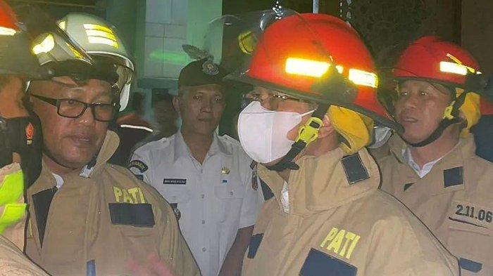 Pj Gubernur Heru Budi Hartono tinjau kebakaran yang melanda kubah Masjid Jakarta Islamic Center, Koja, Jakarta Utara (19/10/2022).