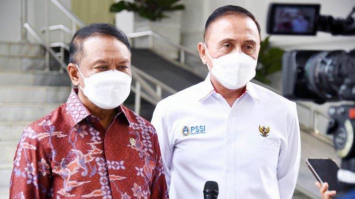 Menpora RI Zainudin Amali bersama Ketum PSSI Mochamad Iriawan memberikan keterangan kepada media soal undangan Presiden Joko Widodo ke Istana Negara, Rabu (3/8/2022)