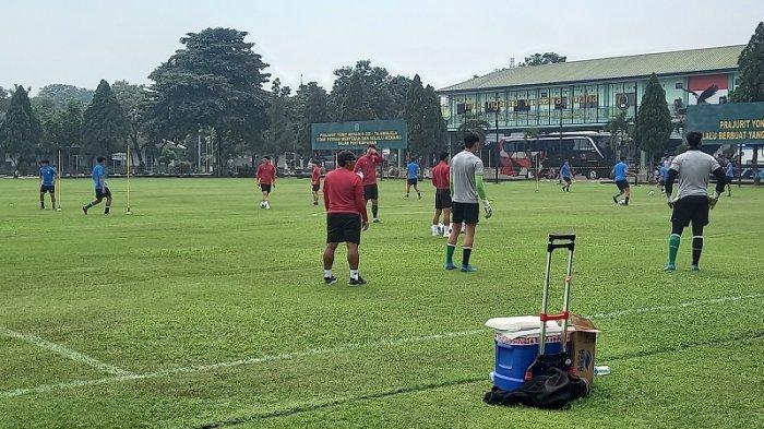 Pemain Timnas Indonesia U-19 tengah melakukan latihan di Kota Bekasi jelang pertandingan Piala AFF U-19 melawan Brunei Darussalam, Minggu (3/7/2022).