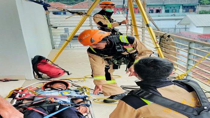 Dinas Pemadam Kebakaran dan Penyelamatan Kota Depok mengadakan simulasi kebakaran di Rutan kelas 1 Depok.