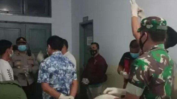 Petugas dari Polsek Bone Raya mengamankan lokasi kejadian dugaan pembunuhan dan bunuh diri di RS, Sabtu (5/2/2022).