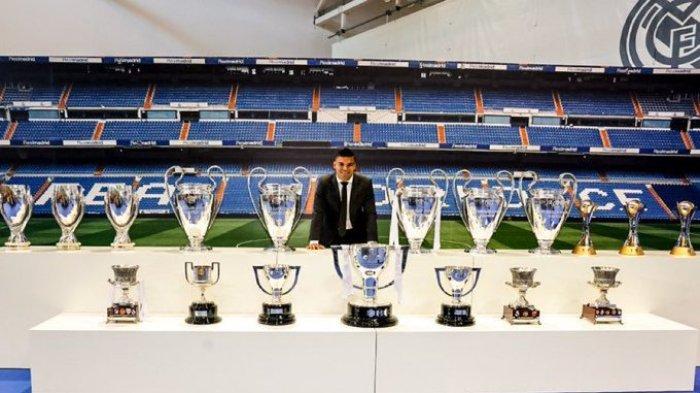 Casemiro foto bersama tropi Real Madrid
