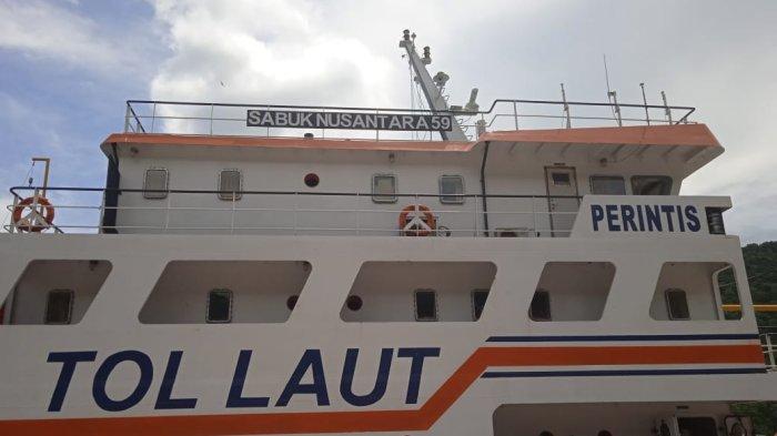 KM Sabuk Nusantara 59 di Pelabuhan Gorontalo.