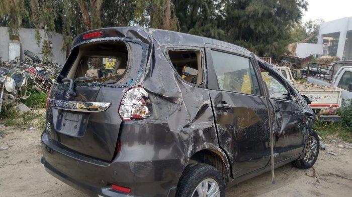 KECELAKAAN TUNGGAL - Mobil Suzuki jenis MPV Eriga yang ditumpangi 4 mahasiswa asal Jawa Tengah, Indonesia, diparkir di markas polisi distrik Alexanderia, Mesir, Selasa (8/3/2022). Kecelakaan dilaporkan terjadi sekitar pukul 01.00 dinihari di jalan highway Alexandria – Cairo Desert Road di kawasan Wadi Natroun, Behayra (+- 130 km dari kota Cairo).