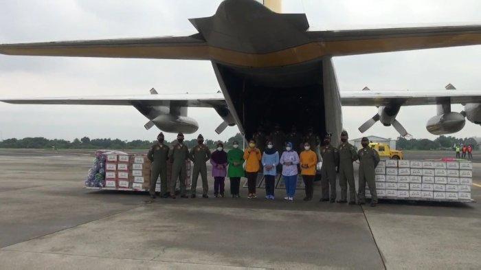 Pelepasan 12 ton bantuan logistik untuk korban erupsi Gunung Semeru yang dikirim menggunakan pesawat C-130 Hercules melalui Lanud Halim Perdanakusuma, Jakarta Timur, Selasa (7/12/2021).