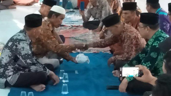 Kasus keributan antar suporter Desa Tuo Ilir dengan Panitia Sepak Bola di Desa Teluk Rendah Pasar yang mengakibatkan korban meninggal dunia sudah berakhir damai secara adat.