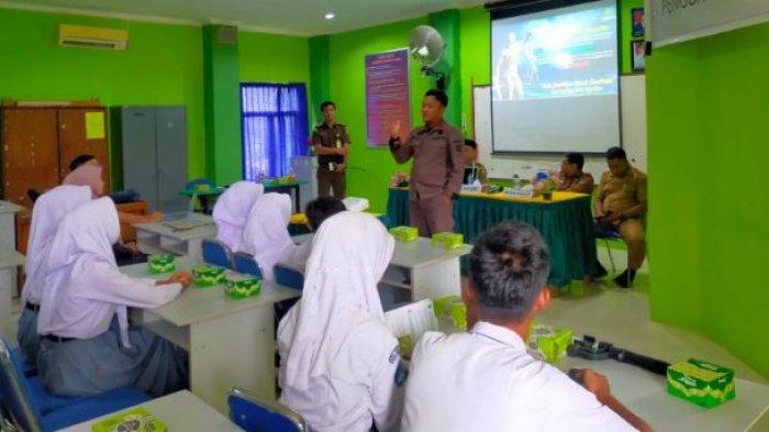 Inspektorat Tanjung Jabung Barat (Tanjab Barat) buka kegiatan Hari Anti Korupsi sedunia (Hakordia) tahun 2022, diSMAN 1 Tanjab Barat pada Senin (05/12/22).
