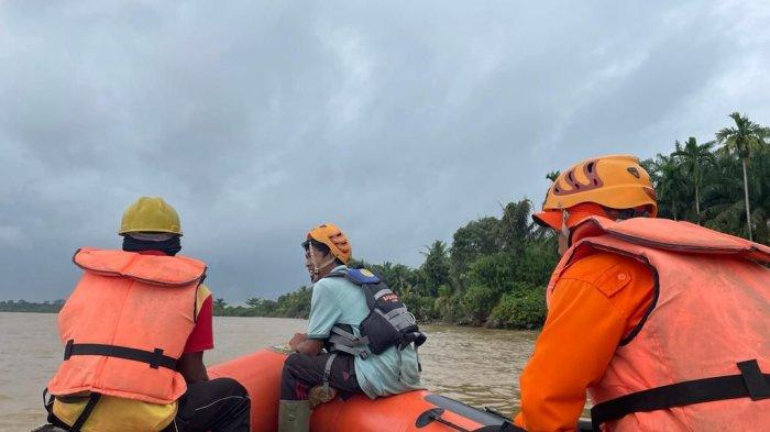 Pencarian orang tenggelam di Sungai Tabir oleh Basarnas Jambi