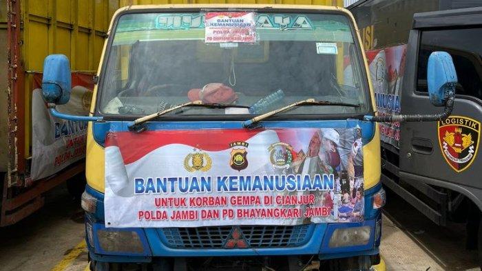 Truk berisi bantuan dari Polda Jambi untuk korban gempa Cianjur. Bantuan sudah diserahkan langsung ke Cianjur.