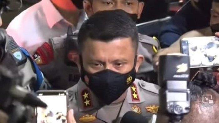 Irjen Ferdy Sambo memberi keterangan ke wartawan saat tiba di Bareskrim Polri, Kamis (4/8/2022). Irjen Ferdy Sambo akan diperiksa terkait tewasnya Brigadis Yosua.