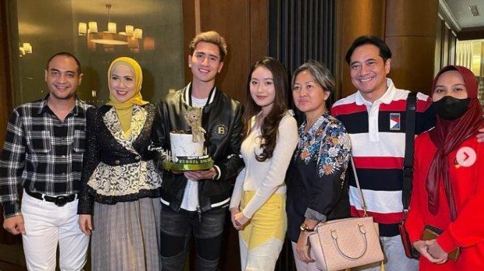 Keluarga Natasha Wilona dan keluarga Verrell Bramasta berkumpul