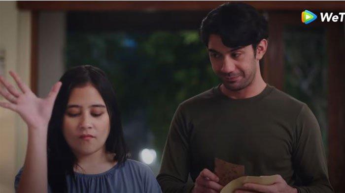 Prilly Latuconsina Ngambek dengan Reza Rahadian