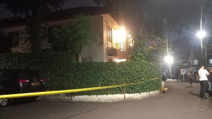 Rumah Kadiv Propam Polri Irjen Pol Ferdy Sambo sudah diberi garis polisi, Selasa (12/7/2022).