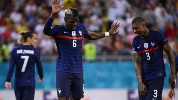 Gelandang Timnas Prancis, Paul Pogba melakukan selebrasi usai menjebol gawang Swiss.
