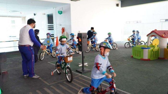 7 Kiat Cari Aman Bonceng Anak Naik Motor