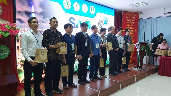 Dosen Unsoed Sabet the Best Presenter Konferensi Internasional di Ho Chi Minh City, Vietnam