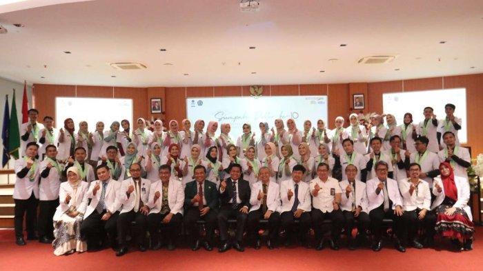 Fakultas Kedokteran (FK) Universitas Muhammadiyah Purwokerto (UMP) Kabupaten Banyumas Jawa Tengah kembali adakan pengambilan sumpah dokter ke-10 di Aula Syamsuhadi Irsyad UMP Tower, rabu (04/01/2023) lalu.