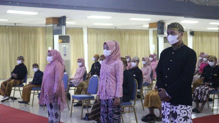 Gelaran yudisium Fakultas Keguruan dan Ilmu Pendidikan Universitas Muhammadiyah Purwokerto (UMP), Banyumas Jawa Tengah periode 2022 di Auditorium kampus utama UMP, Sabtu (12/2/2022).