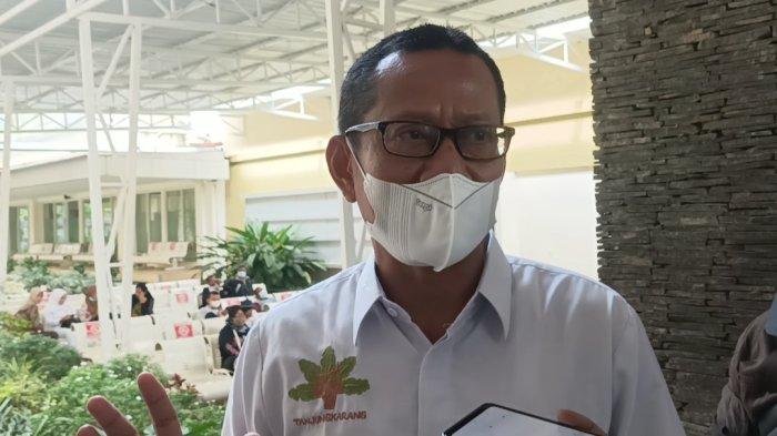 Kepala Desa Tanjung Karang, Sumarno seusai menjenguk bayi yang ditemukan di dekat balai desa Tanjung Karang.