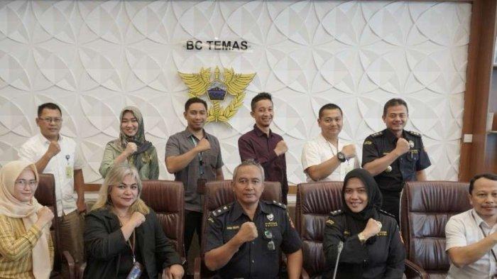 Kepala Seksi Penyuluhan dan Layanan Informasi Rr. Retno Murti Dewayani,menyampaikan bahwa Bea Cukai sebagai mitra PT. Pelindo
