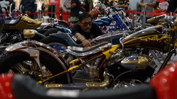 Kesempatan istimewa ini tidak dilewatkan oleh komunitas Honda PCX Indonesia (HPCI) untuk menunjukkan tampilan baru ini secara langsung ke anggota komunitas dalam kegiatan PCX Luxurious Ride yang diadakan di Klaten pada Sabtu lalu (17/12/22).Â