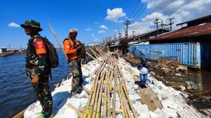 Kondisi tanggul yang dikabarkan jebol di belakang kawasan Lamicitra Tanjung Emas, Kota Semarang, Kamis (2/6/2022).