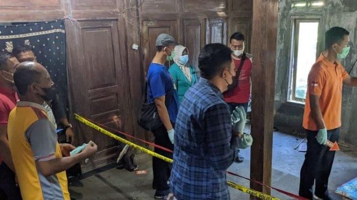 Lokasi anak pukuli ayahnya hingga tewas di Purworejo, Jawa Tengah. Polisi melakukan olah TKP dan mengevakuasi mayat korban ke RSUD Tjitrowardojo Purworejo