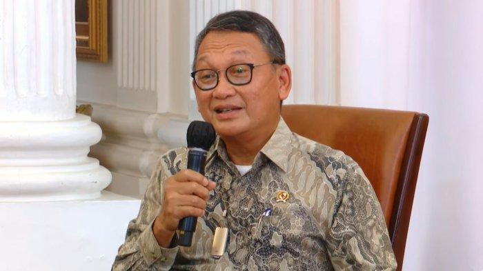 Menteri ESDM Arifin Tasrif saat mengumumkan harga BBM naik mulai hari ini, Sabtu (2/3/2022).